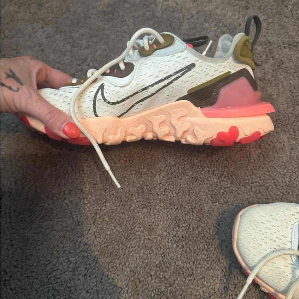 Nike Women’s Sneakers - Picture 8 of 11